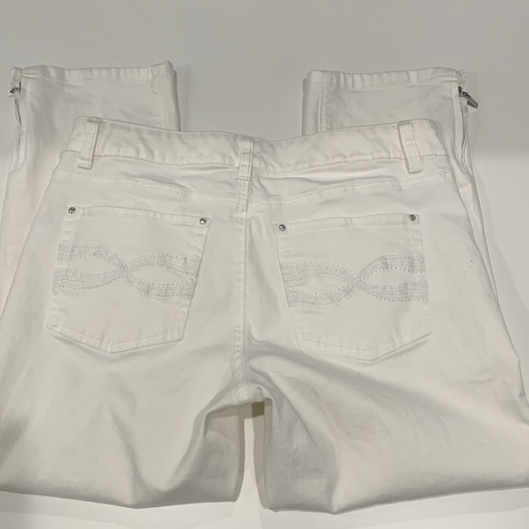 White House Black Market Blanc Slim Crop White Jeans, 6 - Picture 5 of 11